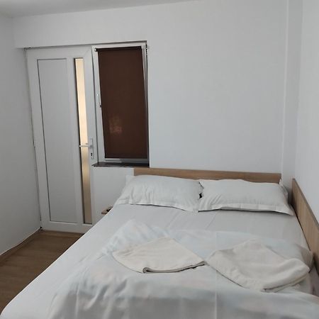 Hotel La Mariana Vama Veche Pokoj fotografie